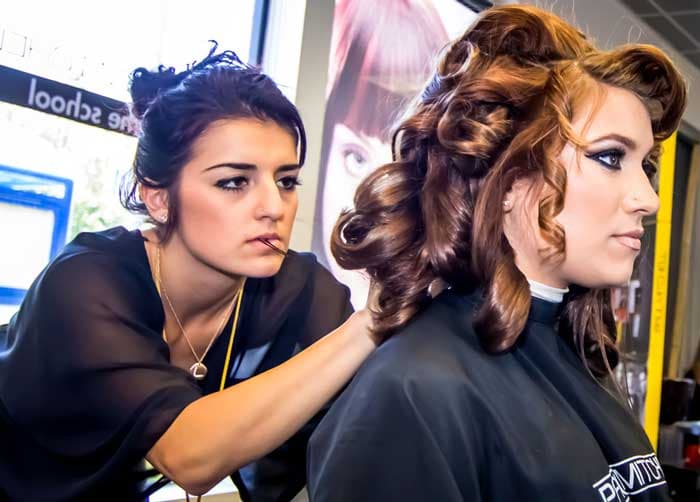 What Are the Advantages of Being a Cosmetologist?