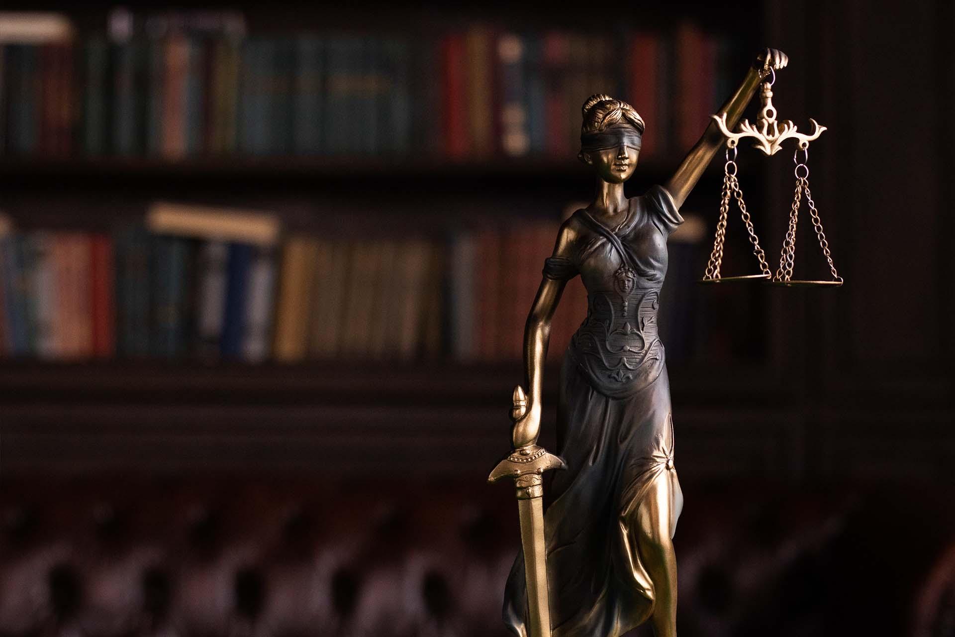 What’s the Difference Between Paralegal and Legal Studies?